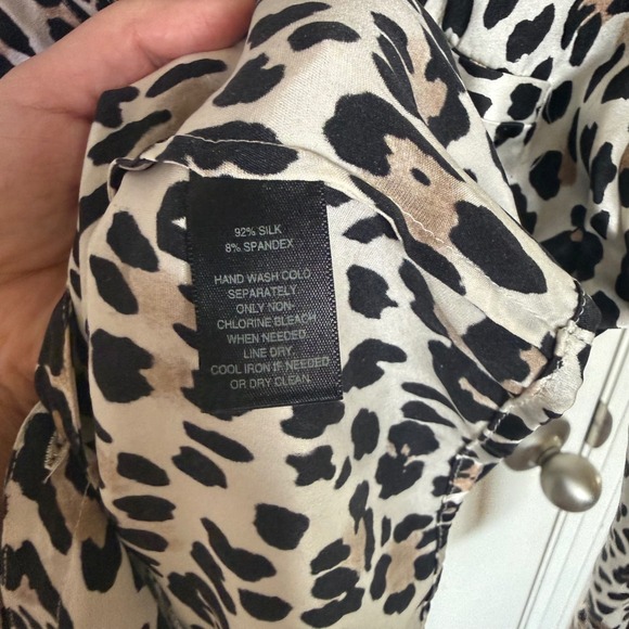 White House Black Market Leopard Silk Stretch Button Up Blouse Womens Size 12 - Picture 5 of 7